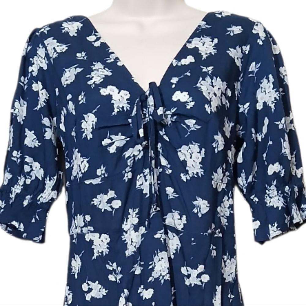 $13 Abercrombie & Fitch Midi Dress Smocked Navy White Floral Spring NWT - Picture 2 of 10